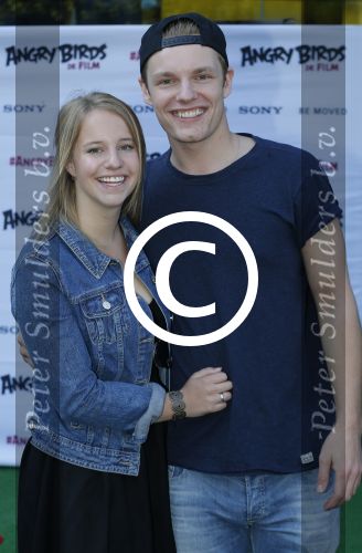 Amsterdam 7 mei 2016
Premiere Angry birds in pathe arena met oa de nederlandse stemmencast , Enzo Knol Ruben Nicolai Murth Mossel Eddy Zoe en Robin Martens. Enzo met vriendin Dee