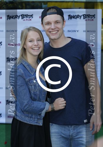 Amsterdam 7 mei 2016
Premiere Angry birds in pathe arena met oa de nederlandse stemmencast , Enzo Knol Ruben Nicolai Murth Mossel Eddy Zoe en Robin Martens. Enzo met vriendin Dee