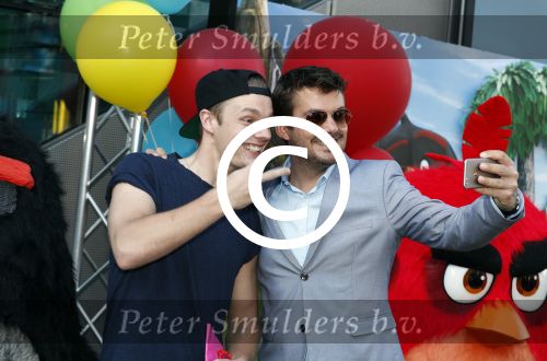 Amsterdam 7 mei 2016
Premiere Angry birds in pathe arena met oa de nederlandse stemmencast , Enzo Knol Ruben Nicolai Murth Mossel Eddy Zoe en Robin Martens. Enzo met vriendin Dee