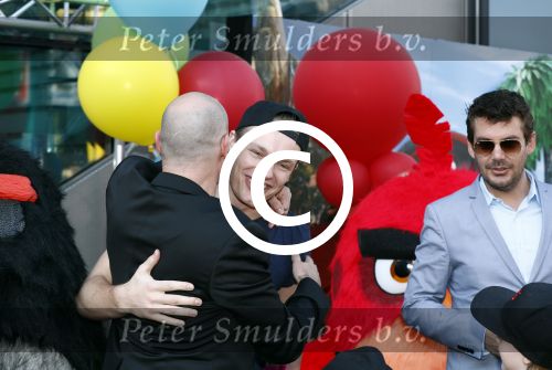 Amsterdam 7 mei 2016
Premiere Angry birds in pathe arena met oa de nederlandse stemmencast , Enzo Knol Ruben Nicolai Murth Mossel Eddy Zoe en Robin Martens. Enzo met vriendin Dee