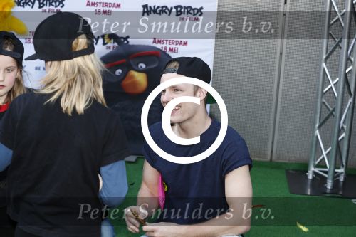 Amsterdam 7 mei 2016
Premiere Angry birds in pathe arena met oa de nederlandse stemmencast , Enzo Knol Ruben Nicolai Murth Mossel Eddy Zoe en Robin Martens. Enzo met vriendin Dee