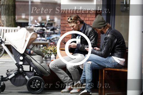 Amsterdam 18 april 2016
Gijs Naber met zoontje in het vondelpark