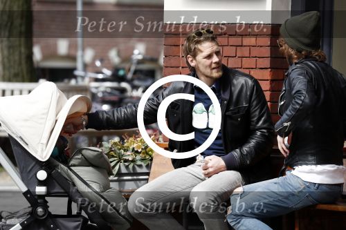 Amsterdam 18 april 2016
Gijs Naber met zoontje in het vondelpark