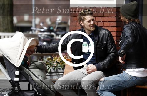Amsterdam 18 april 2016
Gijs Naber met zoontje in het vondelpark
