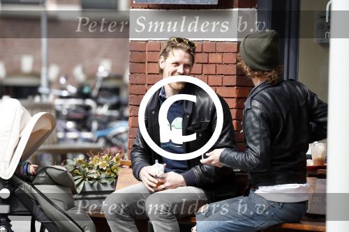 Amsterdam 18 april 2016
Gijs Naber met zoontje in het vondelpark