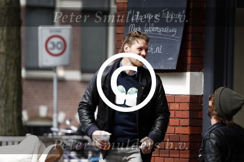 Amsterdam 18 april 2016
Gijs Naber met zoontje in het vondelpark