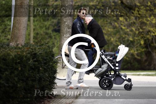 Amsterdam 18 april 2016
Gijs Naber met zoontje in het vondelpark