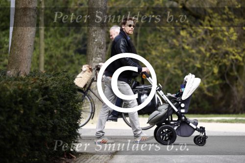 Amsterdam 18 april 2016
Gijs Naber met zoontje in het vondelpark