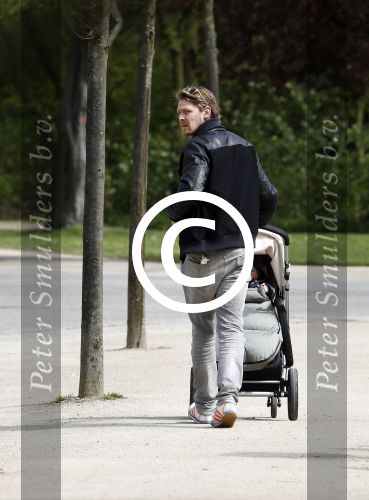 Amsterdam 18 april 2016
Gijs Naber met zoontje in het vondelpark