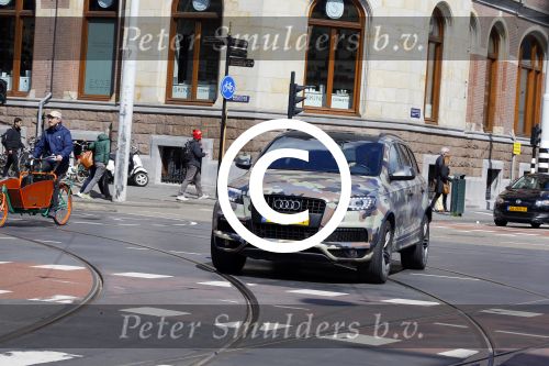 Amsterdam 23 april 2016 
Gordon met zijn audi Q7 in camouflage kleuren in Amsterdam zuid.