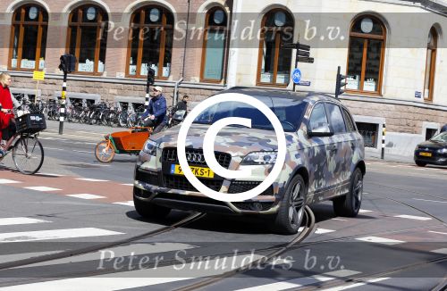 Amsterdam 23 april 2016 
Gordon met zijn audi Q7 in camouflage kleuren in Amsterdam zuid.