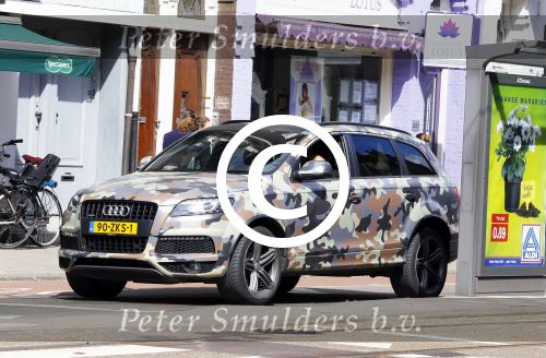 Amsterdam 23 april 2016 
Gordon met zijn audi Q7 in camouflage kleuren in Amsterdam zuid.