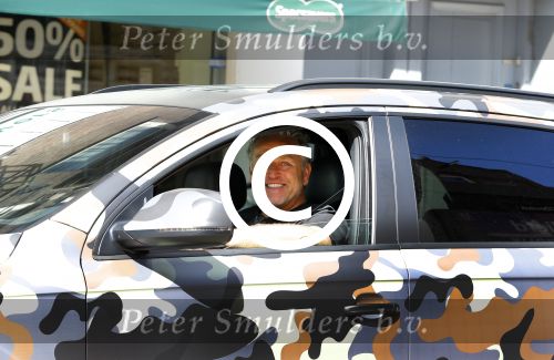 Amsterdam 23 april 2016 
Gordon met zijn audi Q7 in camouflage kleuren in Amsterdam zuid.