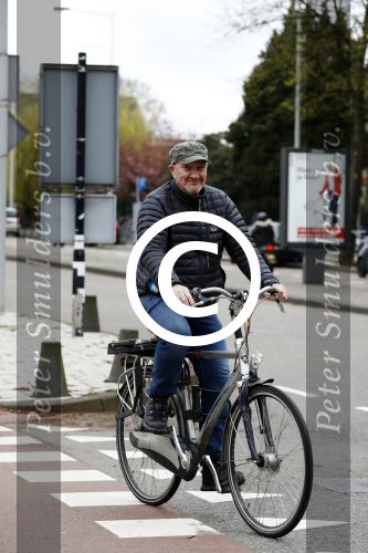 Amsterdam 18 april 2016 
Henk Poort op de fiets in Amsterdam.