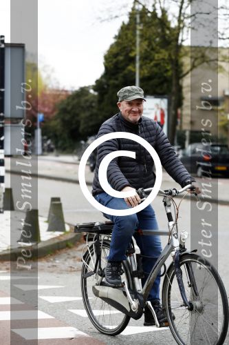 Amsterdam 18 april 2016 
Henk Poort op de fiets in Amsterdam.