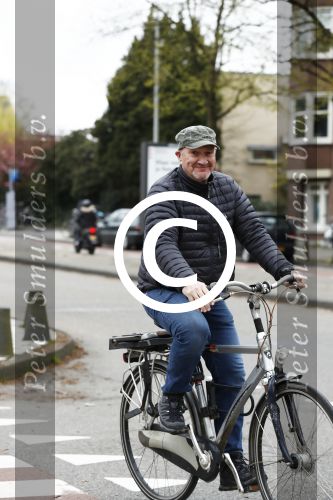 Amsterdam 18 april 2016 
Henk Poort op de fiets in Amsterdam.
