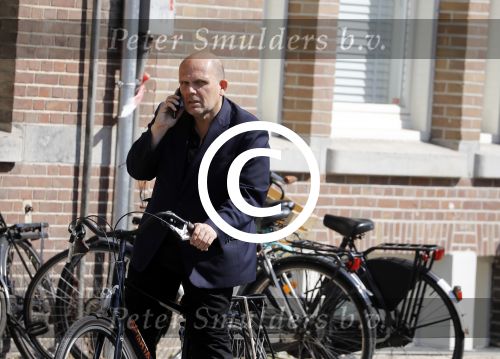 Amsterdam 12 mei 2016
Jaap v Zweden bellend op de fiets in amsterdam.