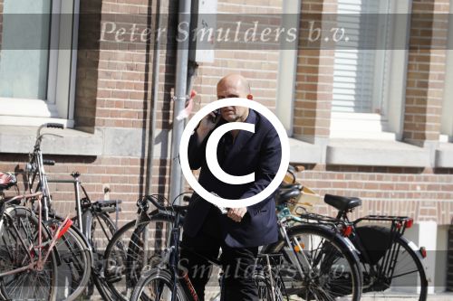 Amsterdam 12 mei 2016
Jaap v Zweden bellend op de fiets in amsterdam.