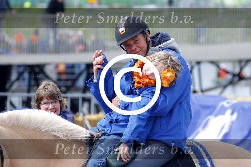 Zwolle 27 april 2016
Koningsdag in Zwolle met Koning Willem Alexander Koningin Maxima Prinses Amalia Ariane Alexia Prins Constantijn Prinses Laurentien Prins Maurits Prinses Marilene Prins Bernhard Prinses Annette Prins Pieter Christiaan Prinses Anita Prins Floris en Prinses Aimee. Jeroen Dubbeldam