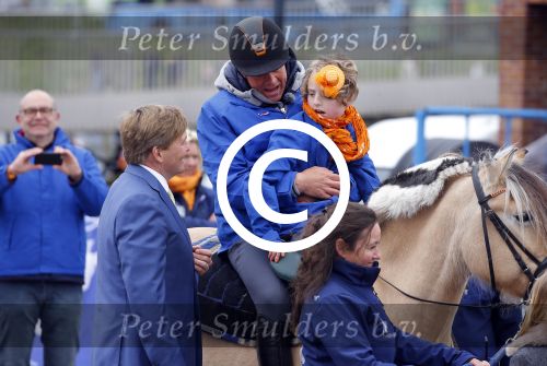 Zwolle 27 april 2016
Koningsdag in Zwolle met Koning Willem Alexander Koningin Maxima Prinses Amalia Ariane Alexia Prins Constantijn Prinses Laurentien Prins Maurits Prinses Marilene Prins Bernhard Prinses Annette Prins Pieter Christiaan Prinses Anita Prins Floris en Prinses Aimee. Jeroen Dubbeldam