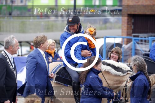 Zwolle 27 april 2016
Koningsdag in Zwolle met Koning Willem Alexander Koningin Maxima Prinses Amalia Ariane Alexia Prins Constantijn Prinses Laurentien Prins Maurits Prinses Marilene Prins Bernhard Prinses Annette Prins Pieter Christiaan Prinses Anita Prins Floris en Prinses Aimee. Jeroen Dubbeldam