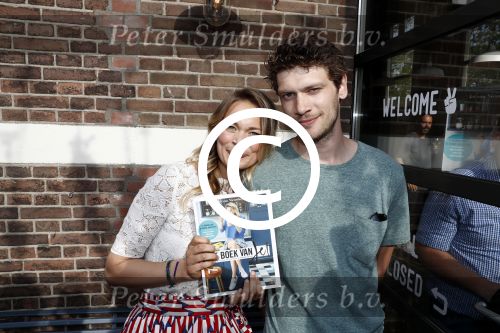 Amsterdam 9 mei 2016 
Presentatie boek Jet van Nieuwkerk bij de westergasfabriek.
Jet met Kees