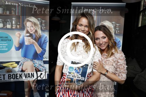 Amsterdam 9 mei 2016 
Presentatie boek Jet van Nieuwkerk bij de westergasfabriek.
Jet met May-britt Mobach