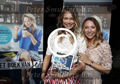 Amsterdam 9 mei 2016 
Presentatie boek Jet van Nieuwkerk bij de westergasfabriek.
Jet met May-britt Mobach
