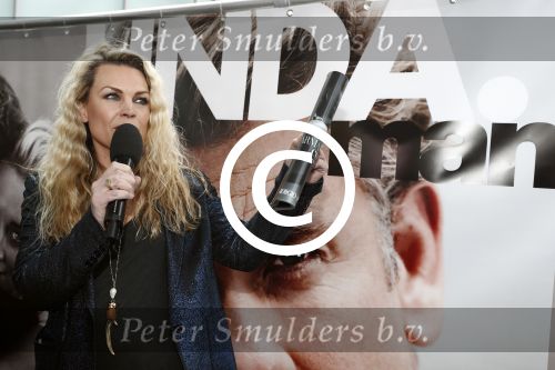 Amsterdam 18 april 2016 
Presentatie Linda man met Waldemar Torenstra op de cover. De presentatie is op het dakterras van de Bijenkorf.  hoofdredacteur LINDA, Jildou van der Bijl en hoofdredacteur LINDA man Iebele van der Meulen tijdens de lancering van LINDA.man