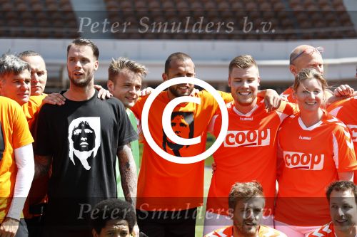 Amsterdam 13 mei 2016
Sportdag van de Johan Cruijff foundation in het olymoisch stadion met oa Johnny Heitinga Dennis Bergkamp Peter Heerschop Vigo Waas Sjaak Swart Kenneth Perez Evelyne de Bruin en Raoul Heertje.
