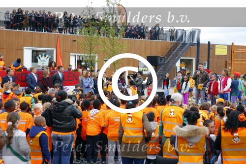 Amsterdam 22 april 2016
Koning Willem Alexander en Koningin Maxima bij de opening van de koningsspelen in Amsterdam.
Richard Krajicek vangt ze op en Johnny de Mol doet de presentatie.