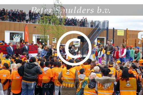 Amsterdam 22 april 2016
Koning Willem Alexander en Koningin Maxima bij de opening van de koningsspelen in Amsterdam.
Richard Krajicek vangt ze op en Johnny de Mol doet de presentatie.