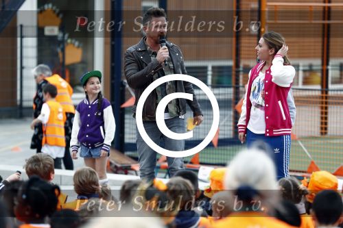 Amsterdam 22 april 2016
Koning Willem Alexander en Koningin Maxima bij de opening van de koningsspelen in Amsterdam.
Richard Krajicek vangt ze op en Johnny de Mol doet de presentatie.