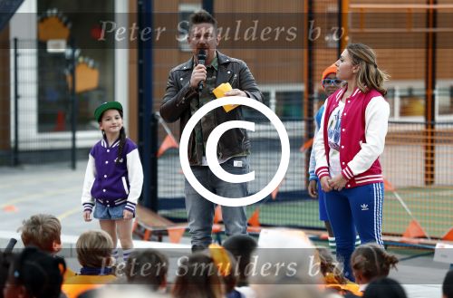 Amsterdam 22 april 2016
Koning Willem Alexander en Koningin Maxima bij de opening van de koningsspelen in Amsterdam.
Richard Krajicek vangt ze op en Johnny de Mol doet de presentatie.