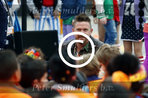 Amsterdam 22 april 2016
Koning Willem Alexander en Koningin Maxima bij de opening van de koningsspelen in Amsterdam.
Richard Krajicek vangt ze op en Johnny de Mol doet de presentatie.