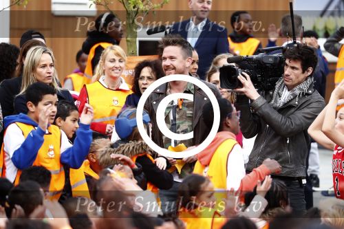 Amsterdam 22 april 2016
Koning Willem Alexander en Koningin Maxima bij de opening van de koningsspelen in Amsterdam.
Richard Krajicek vangt ze op en Johnny de Mol doet de presentatie.