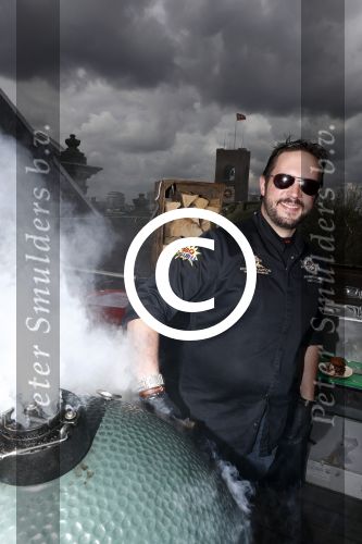 Amsterdam 18 april 2016 
Presentatie Linda man met Waldemar Torenstra op de cover. De presentatie is op het dakterras van de Bijenkorf. Wereldkampioen BBQ Jord Althuizen