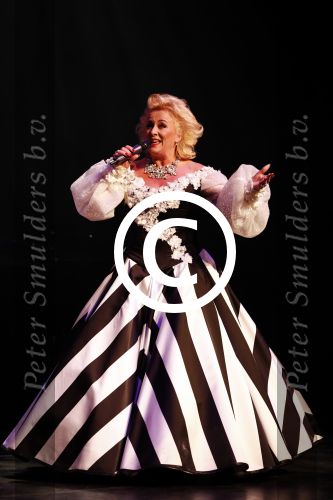 Amsterdam 17 mei 2016 
Surprise feestje voor Frank Sanders voor zijn 70e verjaardag in de kleine komedie.
Karin Bloemen heel veel afgevallen