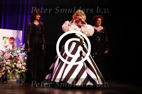Amsterdam 17 mei 2016 
Surprise feestje voor Frank Sanders voor zijn 70e verjaardag in de kleine komedie.
Karin Bloemen heel veel afgevallen