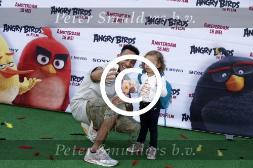 Amsterdam 7 mei 2016
Premiere Angry birds in pathe arena met oa de nederlandse stemmencast , Enzo Knol Ruben Nicolai Murth Mossel Eddy Zoe en Robin Martens. Robin met vriend  Kenzo Alvares met zijn (zusje/dochtertje??)