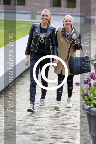 Amsterdam 22 april 2016 
Boekpresentatie Maestra met  Heleen van Royen, schrijfster Lisa Hilton en Halina Reijn. Kim Feenstra met een vriendin