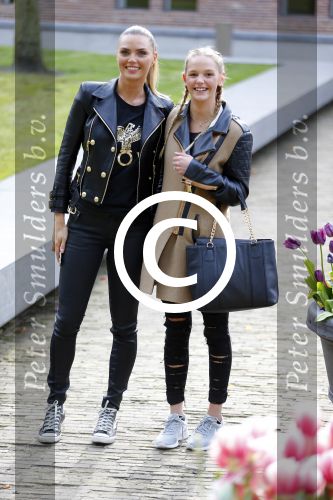 Amsterdam 22 april 2016 
Boekpresentatie Maestra met  Heleen van Royen, schrijfster Lisa Hilton en Halina Reijn. Kim Feenstra met een vriendin
