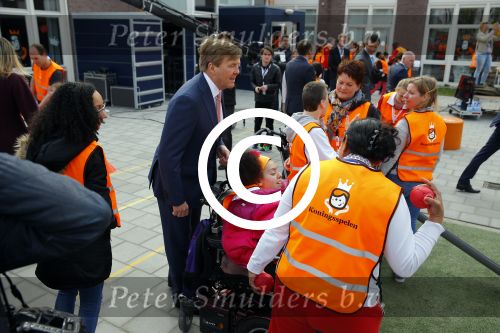 Amsterdam 22 april 2016
Koning Willem Alexander en Koningin Maxima bij de opening van de koningsspelen in Amsterdam.
Richard Krajicek vangt ze op en Johnny de Mol doet de presentatie.