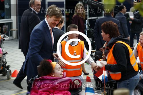 Amsterdam 22 april 2016
Koning Willem Alexander en Koningin Maxima bij de opening van de koningsspelen in Amsterdam.
Richard Krajicek vangt ze op en Johnny de Mol doet de presentatie.