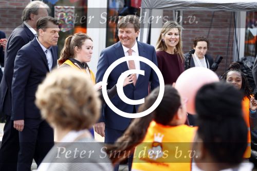 Amsterdam 22 april 2016
Koning Willem Alexander en Koningin Maxima bij de opening van de koningsspelen in Amsterdam.
Richard Krajicek vangt ze op en Johnny de Mol doet de presentatie.