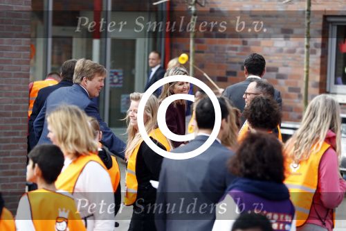 Amsterdam 22 april 2016
Koning Willem Alexander en Koningin Maxima bij de opening van de koningsspelen in Amsterdam.
Richard Krajicek vangt ze op en Johnny de Mol doet de presentatie.