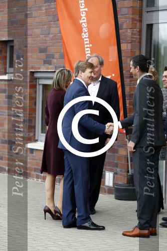 Amsterdam 22 april 2016
Koning Willem Alexander en Koningin Maxima bij de opening van de koningsspelen in Amsterdam.
Richard Krajicek vangt ze op en Johnny de Mol doet de presentatie.