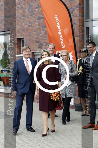 Amsterdam 22 april 2016
Koning Willem Alexander en Koningin Maxima bij de opening van de koningsspelen in Amsterdam.
Richard Krajicek vangt ze op en Johnny de Mol doet de presentatie.
