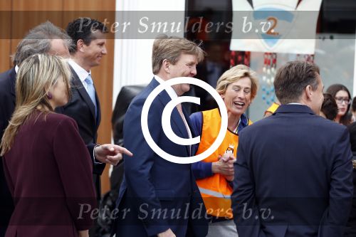 Amsterdam 22 april 2016
Koning Willem Alexander en Koningin Maxima bij de opening van de koningsspelen in Amsterdam.
Richard Krajicek vangt ze op en Johnny de Mol doet de presentatie.