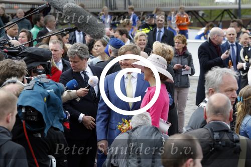 Zwolle 27 april 2016
Koningsdag in Zwolle met Koning Willem Alexander Koningin Maxima Prinses Amalia Ariane Alexia Prins Constantijn Prinses Laurentien Prins Maurits Prinses Marilene Prins Bernhard Prinses Annette Prins Pieter Christiaan Prinses Anita Prins Floris en Prinses Aimee.